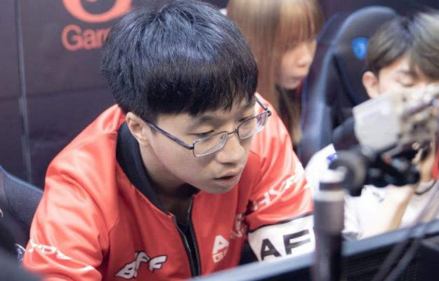 传闻： Gumayusi 可能加入 Hanwha Life Esports