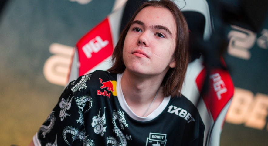 TES公布全员在巴黎场馆合照：在巴黎的首波合影